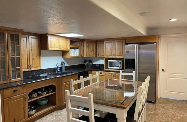 Beautiful, spacious 2-bedroom home in Kaysville