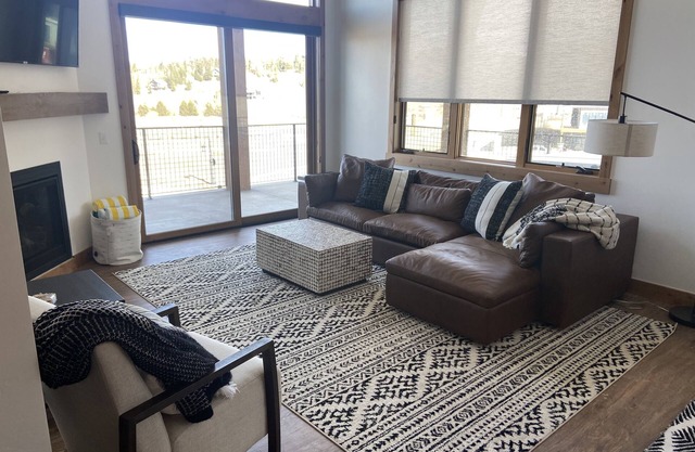 Beautiful spacious New-Build near Winter Park Resort. Top floor/Hot Tub