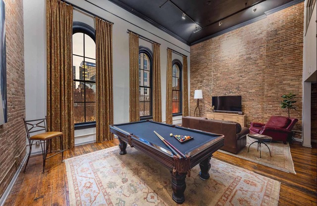 Beautiful Stay for 6, w/Billiards in DT!