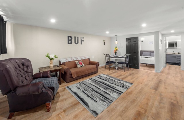 Beautiful Studio Apartment Centrally Located Downtown BFLO