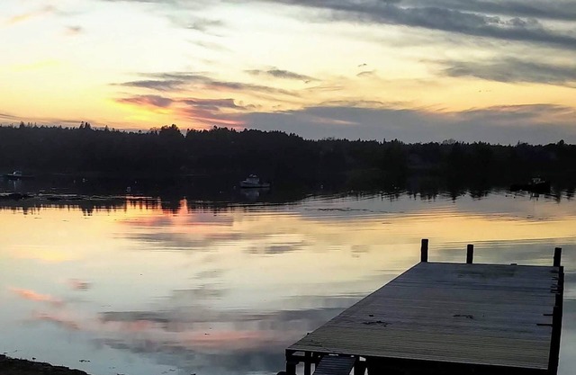 Beautiful sunsets and relaxing days, are waiting for you at Harborside Cottage.