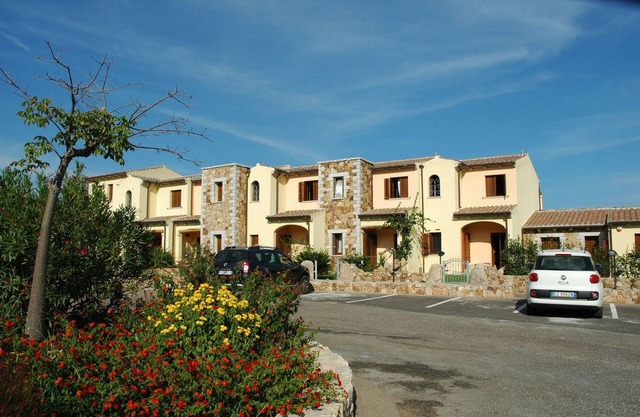 Beautiful terraced house with pool, terrace and sea view