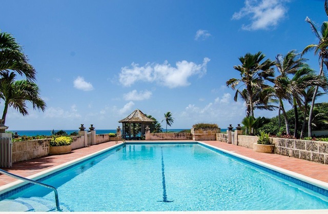 Beautiful Three Bedroom House Overlooking The Deep Blue Sea