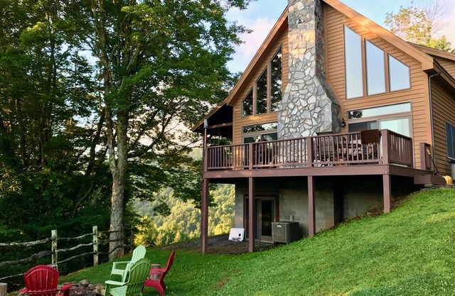 Beautiful timber frame home with spectacular mountain views. Secluded, fabulous.