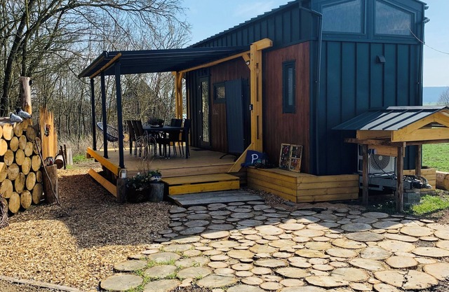 Beautiful Tinyhouse "Kleines Glück" in the Franconian wine country