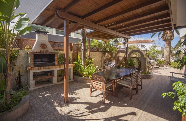 Beautiful townhouse with garden. Families only, NO youth groups