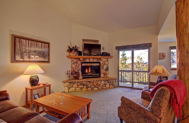 Beautiful Townhome, Gorgeous Views, Close to All, Hot Tub - 127