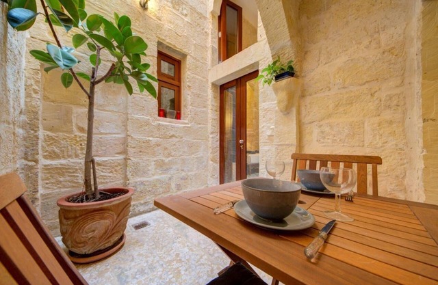 Beautiful TownHouse 1 bedroom sleeps 4 in Cospicua