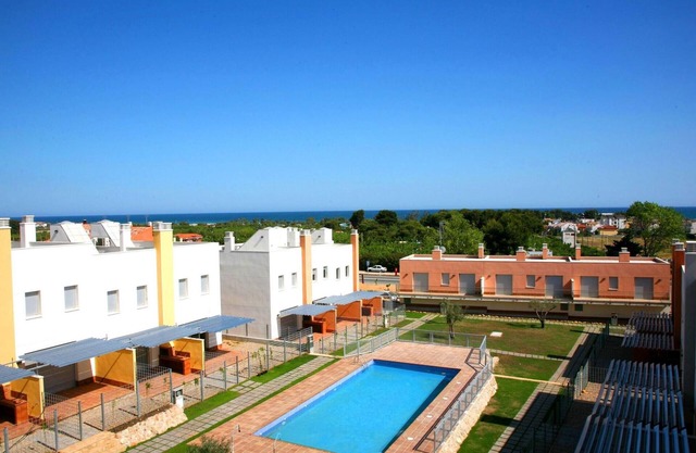 Beautiful Townhouse in Creixell with Pool, Garden, and Private Garage, Just 550m from the Beach