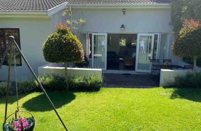 Beautiful Two Bedroomed Cottage en suite with Solar in heart of Constantia