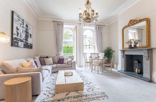Beautiful Two Bedroom Regency Apartment