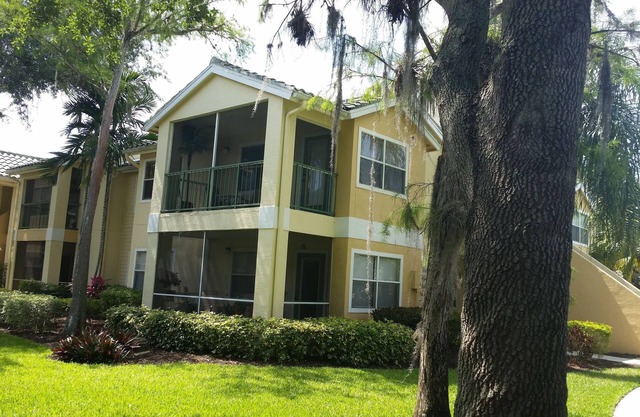 Beautiful two master bedroom condo in Venetian Palms, Ft Myers