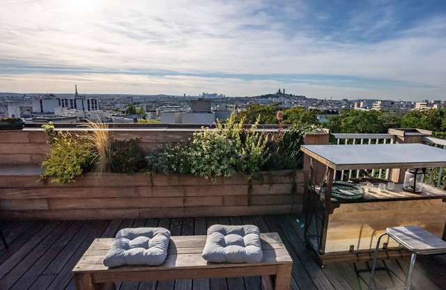 Beautiful & unique view of Paris from a big terrace, LOFT by the Buttes Chaumont