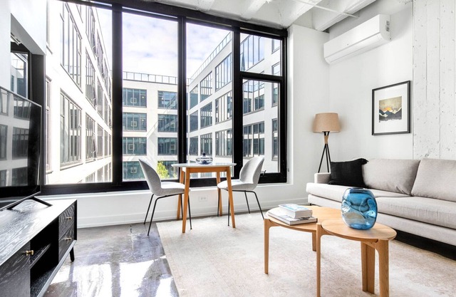 Beautiful Uptown 1BR w/Gym, Rooftop Pool, 2 blocks to L, by Blueground