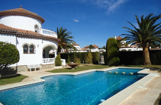 Beautiful villa with private pool in Miami platja !
