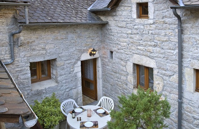 Beautiful vaulted house dating from 1647 (Jeanne's house)