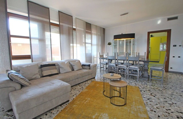 Beautiful villa for 6 people with WIFI, TV, terrace and panoramic view, close to Forte Dei Marmi