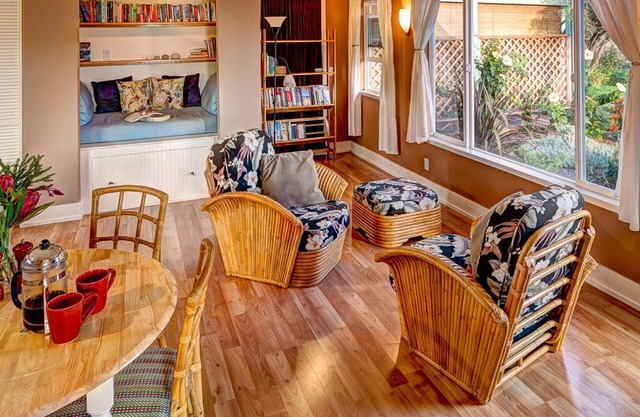 Beautiful Views. Close to Beach + Close to Waimea Town.