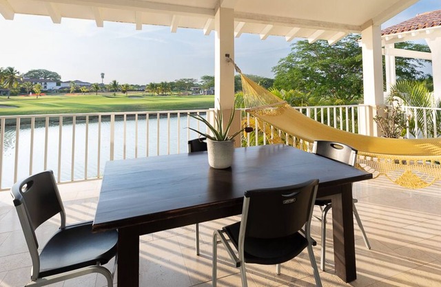Beautiful villa 4 bedroom 🏡 👙 Private pool / two stories and patio 🌊🌅