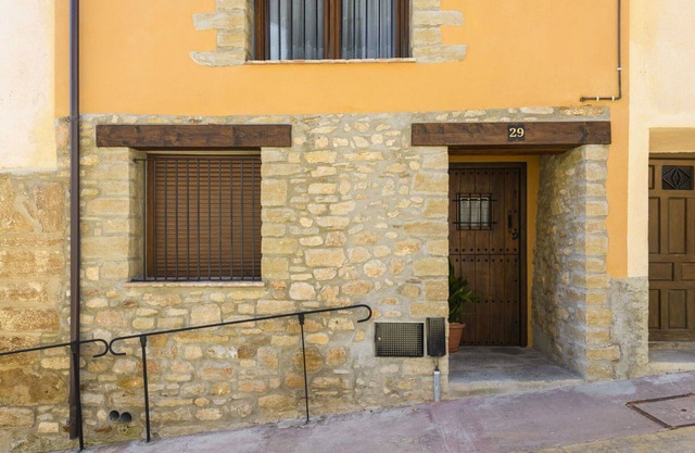 Beautiful villa for 2 guests with WIFI, TV, balcony, pets allowed and panoramic view