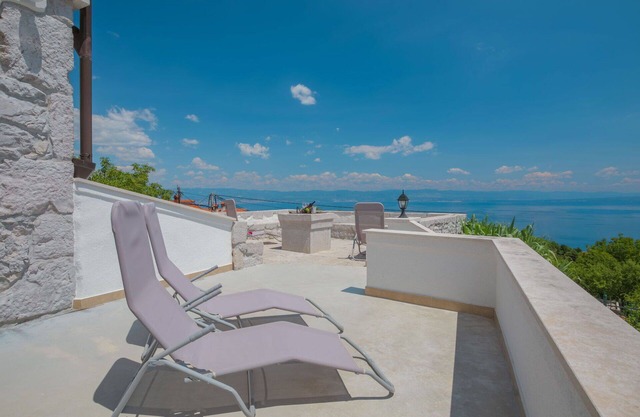 Beautiful villa for 6 guests with A/C, WIFI, TV, terrace and pets allowed