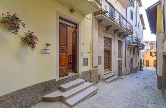 Beautiful villa for 6 guests with A/C, WIFI and balcony