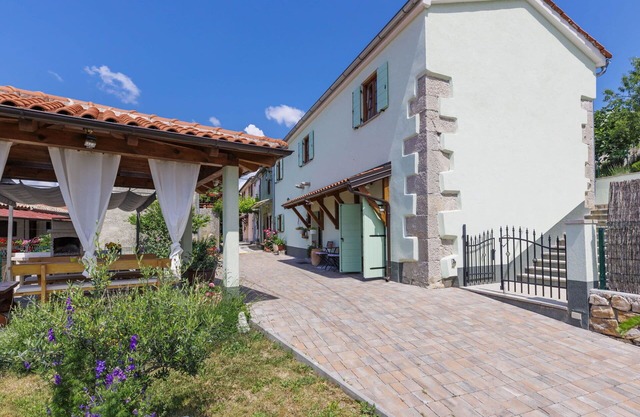 Beautiful villa for 6 people with WIFI, A/C, private pool, TV and terrace