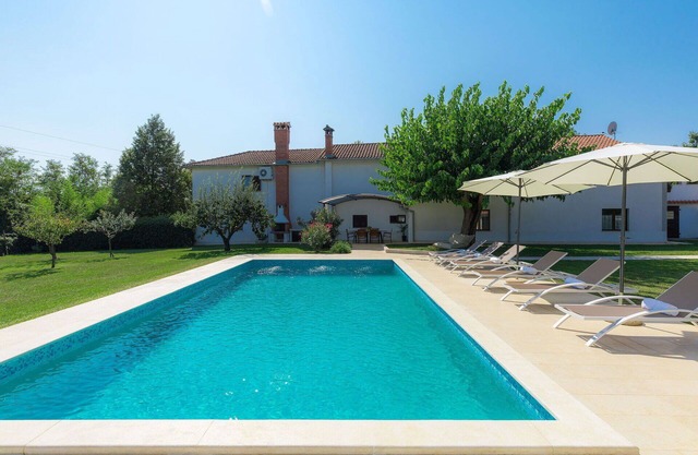 Beautiful villa for 7 guests with WIFI, private pool, A/C, terrace and pets allowed