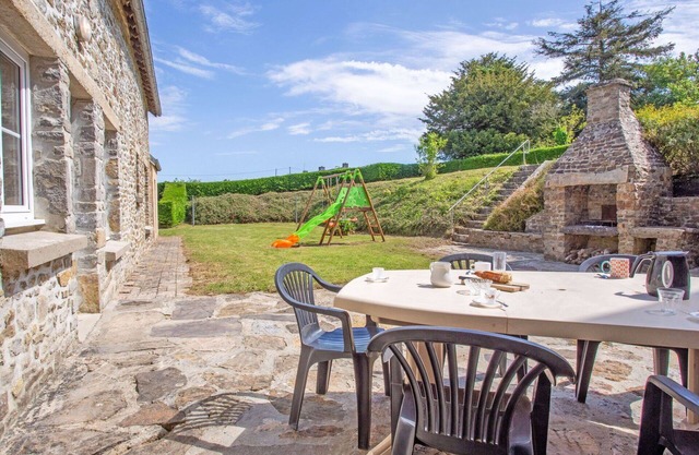 Beautiful villa for 6 guests with WIFI, TV, terrace and pets allowed