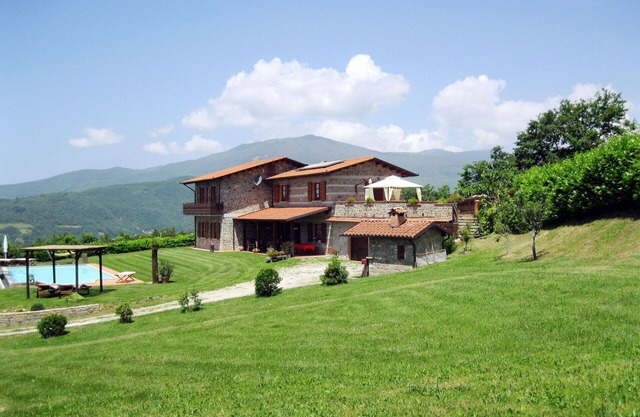 Beautiful villa for 8 people with WIFI, private pool, TV and patio