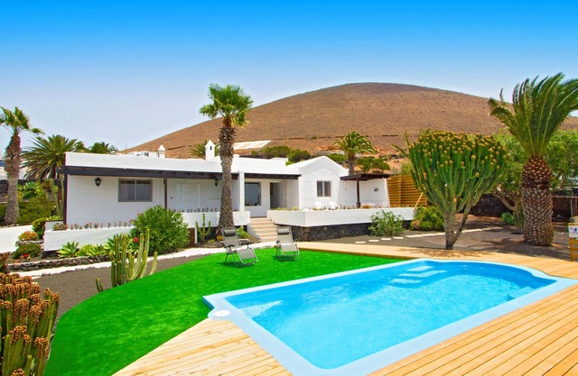 Beautiful villa in a quiet area with private pool