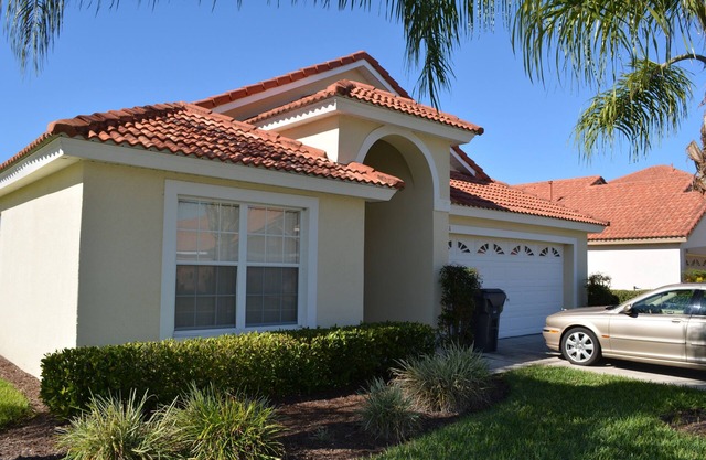 Beautiful Villa in gated community 5 Bdrm 4 Bath private pool & spa near Disney