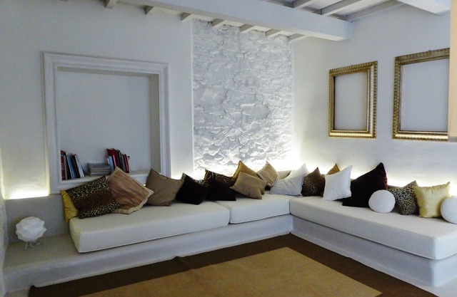 BEAUTIFUL VILLA IN HUGE GARDEN WITH SWIMMING POOL
