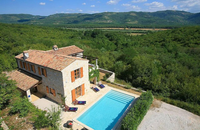 Beautiful villa in outstanding location, 10X5m pool, Wifi, stunning views