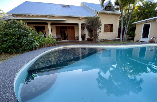 Beautiful villa, swimming pool, independent Jacuzzi, hammam, salt water baths.