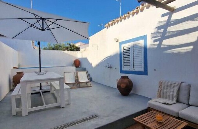 Beautiful Villa w/Pool & Patio 5m from the Beach