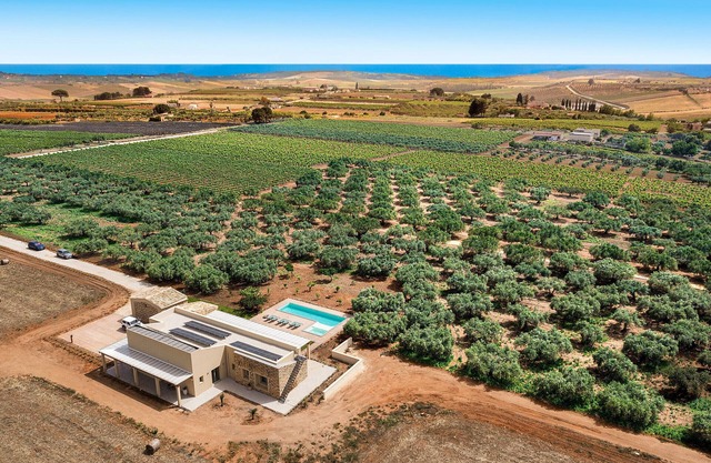 Beautiful villa with pool in Menfi