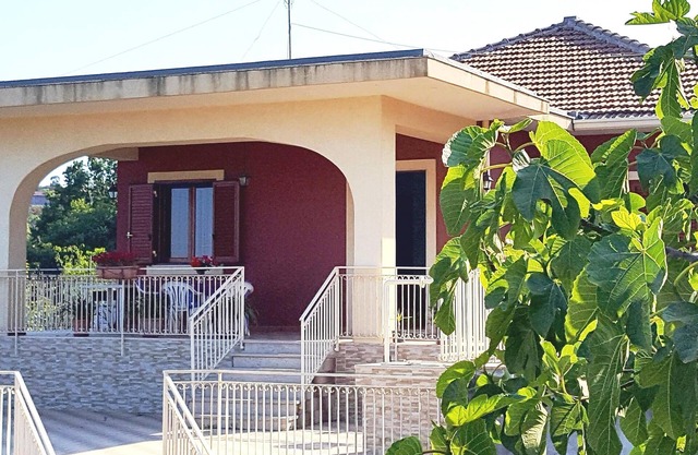 Beautiful villa with private garden between the Etna vulcan and Taormina