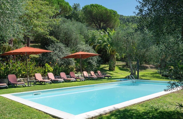 Beautiful villa with WIFI, private pool, A/C, TV, terrace and panoramic view, close to Lucca