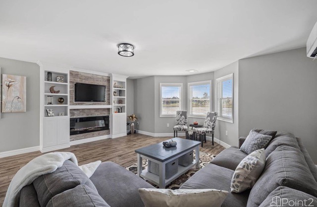 Beautiful Waterfront Cottage in the Heart of St. Peters Bay