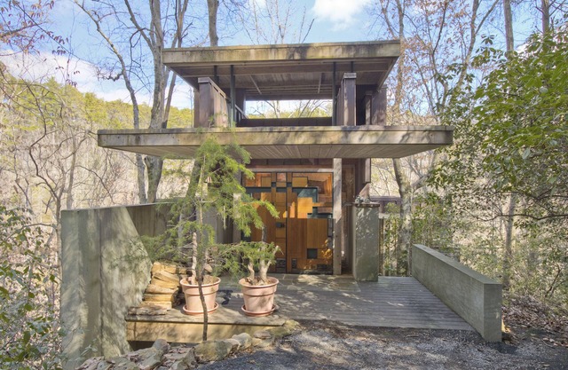 Beautiful waterfall views & Highlands Architect. Like nothing you've ever seen!