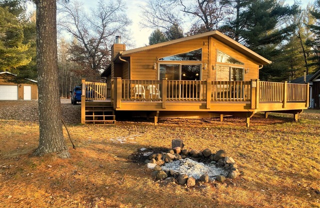 Beautiful waterfront and wildlife views in this quiet riverfront cabin