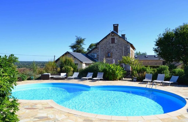 Beautifully renovated Farmhouse with private pool