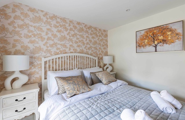 Beautifully presented 3 bedroom apartment,nwalking distance to University,Tesco