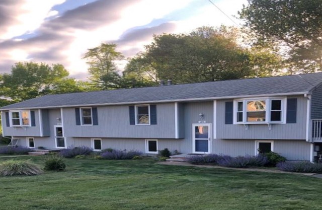 Beautifully remodeled home in Bonnet Shores - Narragansett RI