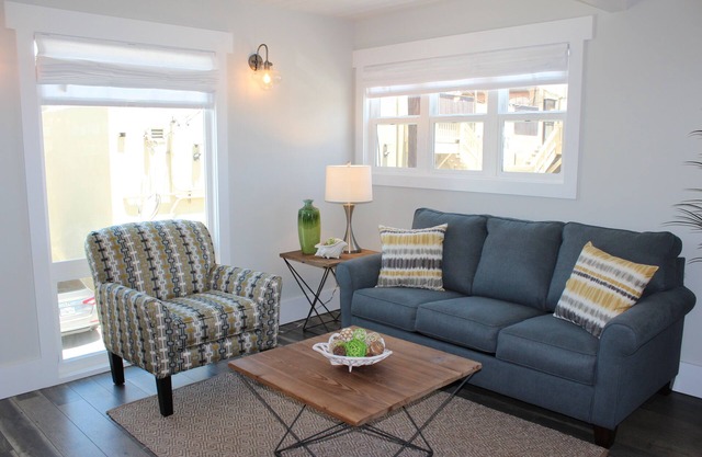 Beautifully Remodeled Unit Right In The Heart Of Belmont Shore!