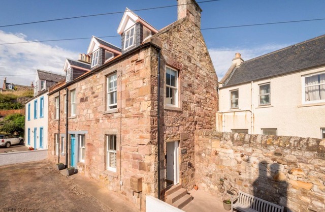 Beautifully renovated 4 bedroomed house close to the shore in Pittenweem.