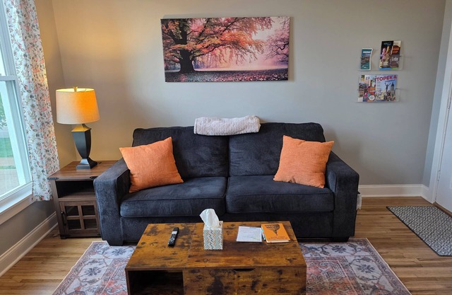 Beautifully Renovated 1 Bed, 1 Bath, Pet-Friendly Apt, 2 Blks From State Capitol