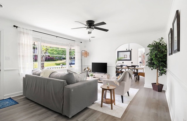Beautifully renovated 3BR house near Charleston, Park Circle, Beaches, Shipyard