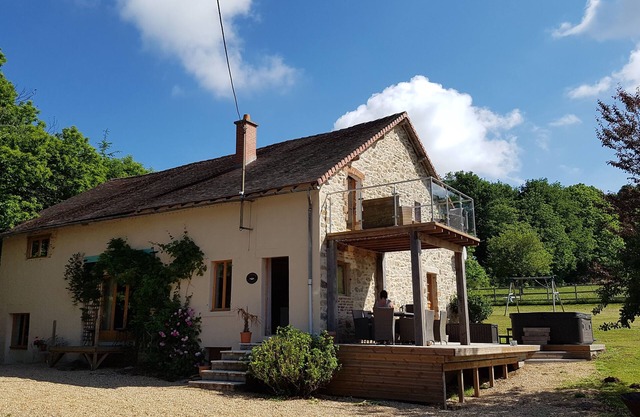 Beautifully Restored Farmhouse With Stunning Pool and HotTub. A great games room